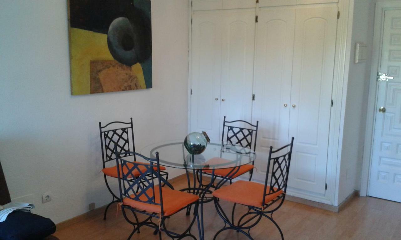 Apartamento Amueblado Estepona-marbella Un Dormitorio, 2 Camas, Sofa Cama Salon, A 1 Km Playa, Cortas Temporadas. Lägenhet *